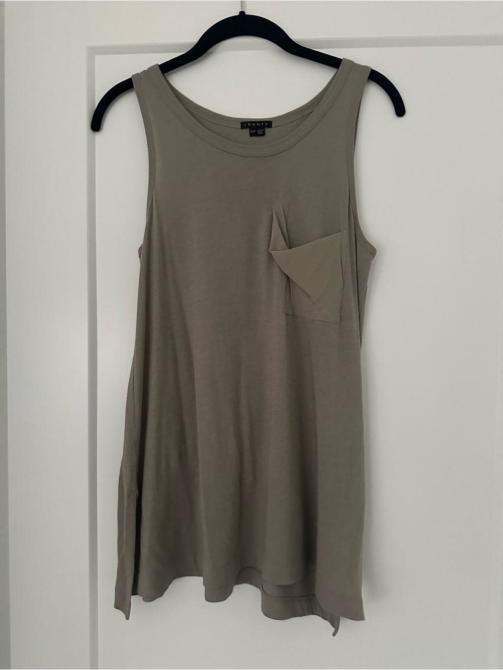 Theory women’s flowy taupe top size small